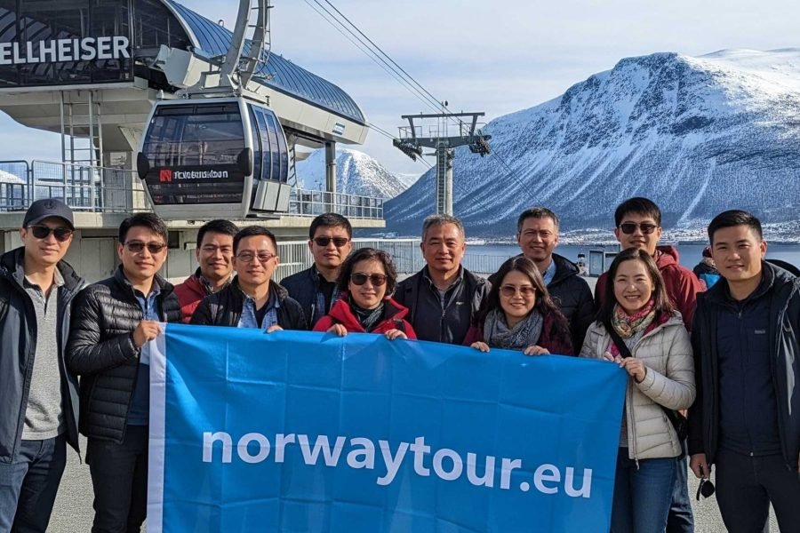 Travelers from Singapore at the base of Fjellheisen during their Tromso Cable car tour with norwaytour.eu
